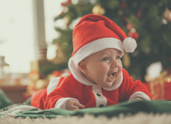 Das perfekte erste Weihnachten mit Baby: 8 Tipps und kreative Spielideen für ein entspanntes Fest